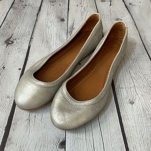 Frye Carson Burnished Silver Flats - 6.5 - NWOT